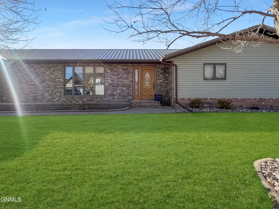 102 9th Avenue Se, Crosby, ND 58730 - #2
