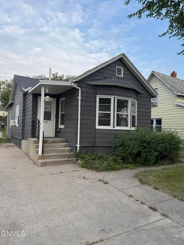 612 5th Avenue Se, Jamestown, ND 58401