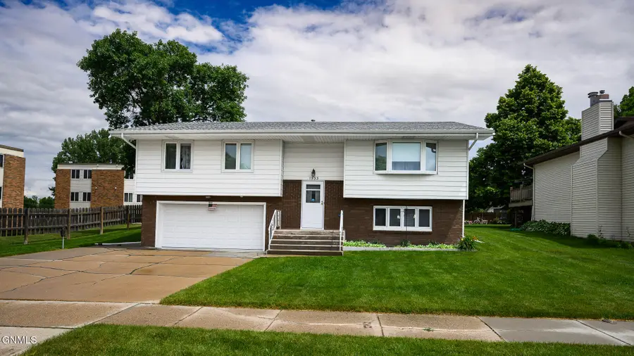 1533 N 22nd Street, Bismarck, ND 58501 - #2