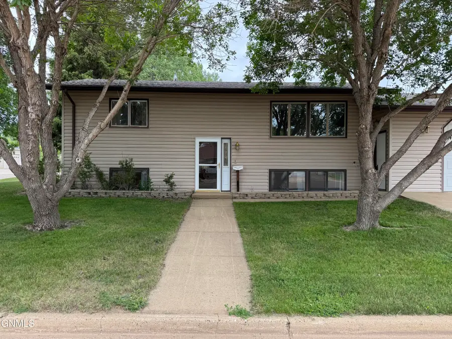 1004 North Avenue, Hebron, ND 58638 - #2