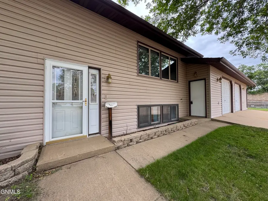 1004 North Avenue, Hebron, ND 58638 - #3