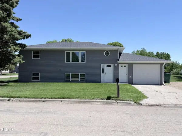 180 16th Avenue N, Carrington, ND 58421