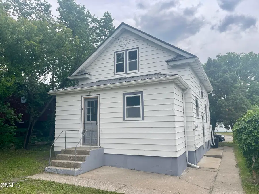 719 3rd Street Se, Jamestown, ND 58401 - #3