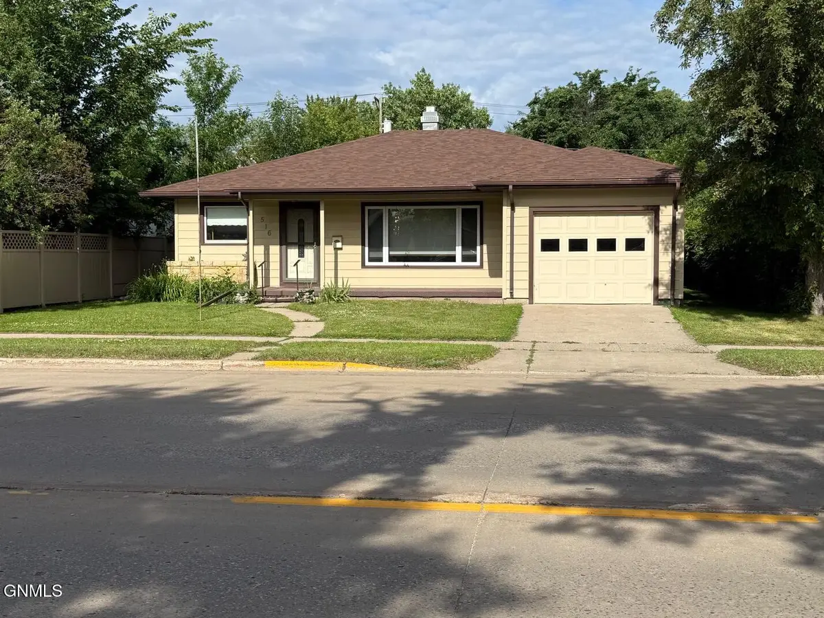 516 2nd Avenue Sw, Jamestown, ND 58401 - #1