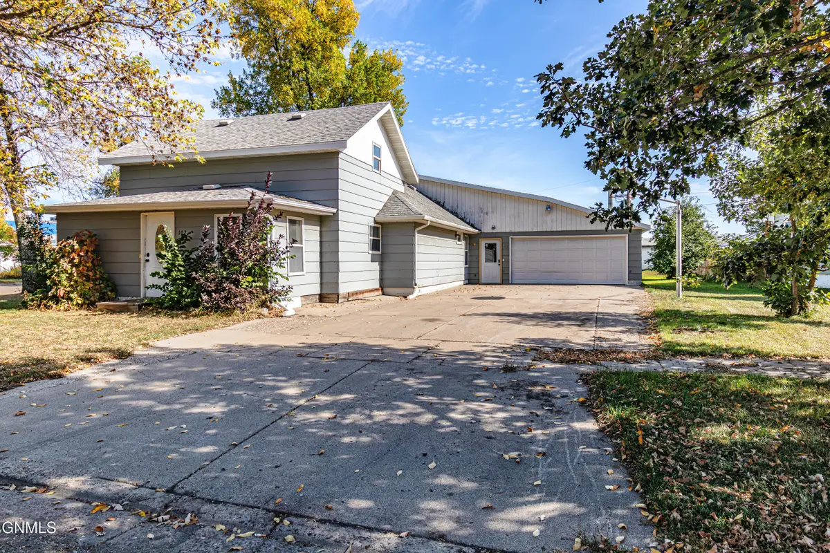 102 2nd Avenue Sw, Hazen, ND 58545 - #1