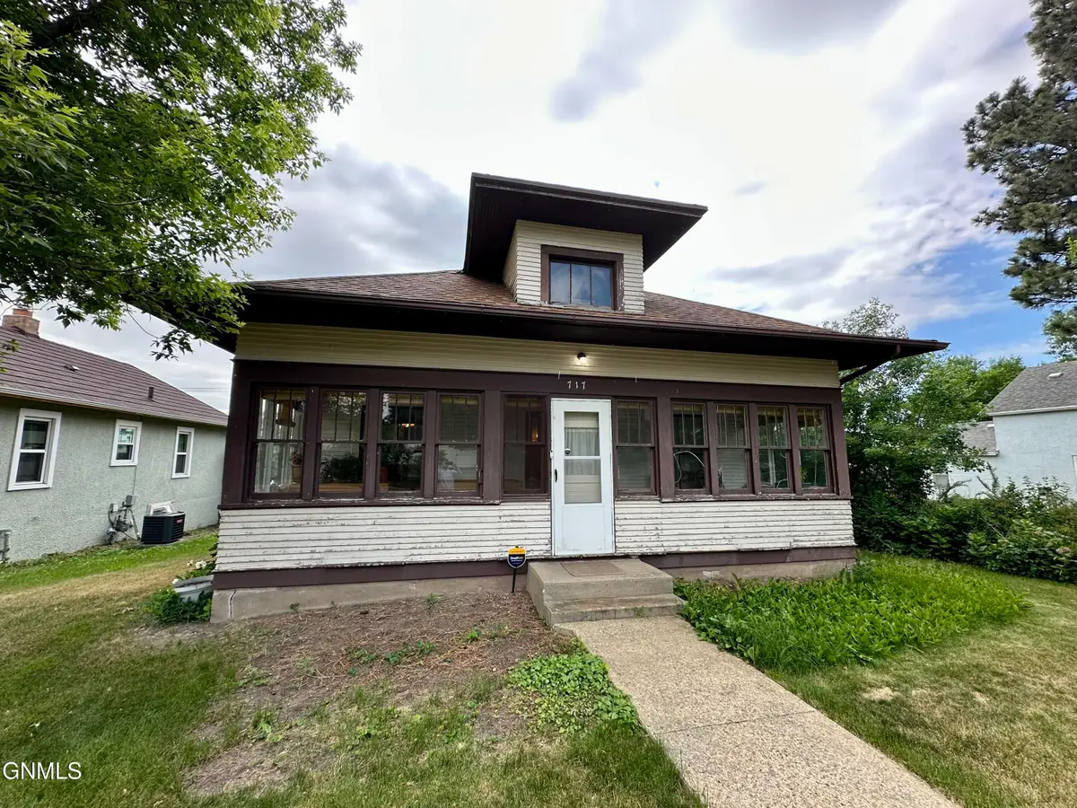 717 4th Avenue, Washburn, ND 58577 - #1