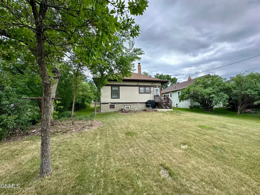 717 4th Avenue, Washburn, ND 58577 - #3