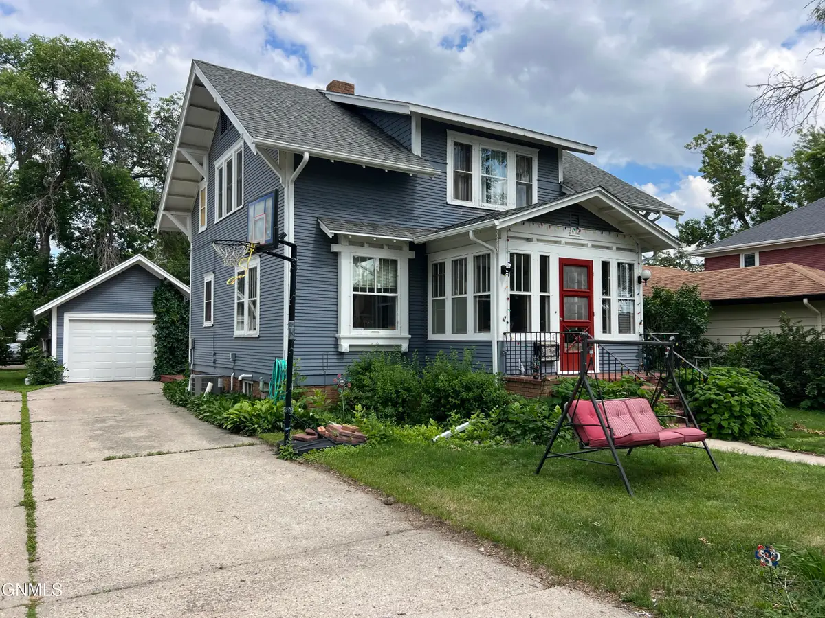412 2nd Avenue Ne, Jamestown, ND 58401 - #1