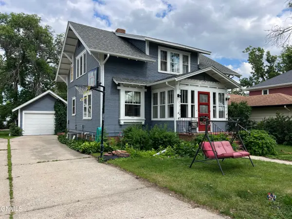 412 2nd Avenue Ne, Jamestown, ND 58401
