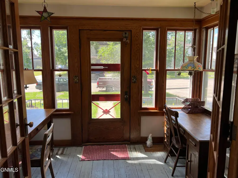 412 2nd Avenue Ne, Jamestown, ND 58401 - #2