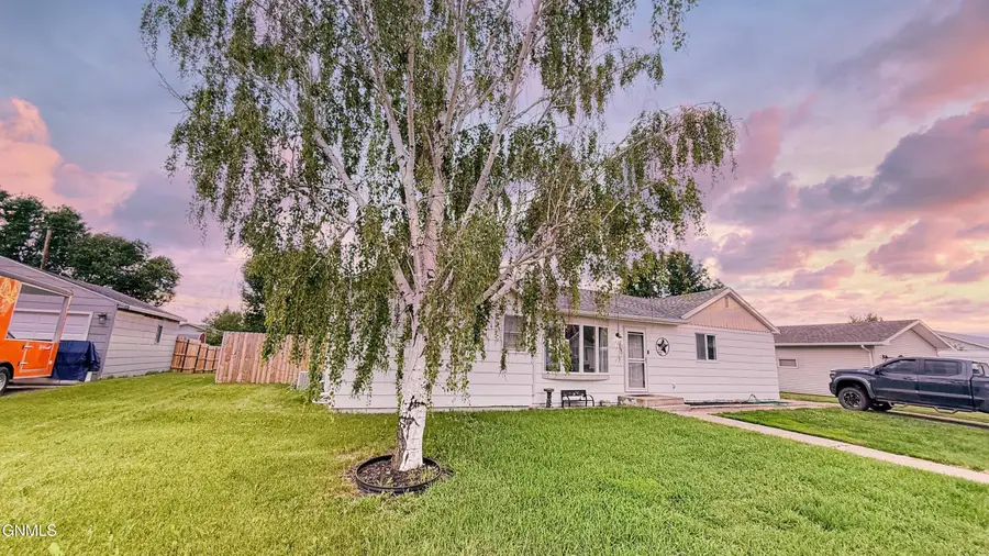 2030 6th Avenue E, Williston, ND 58801 - #3