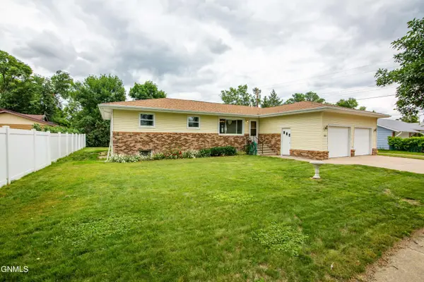 208 4th Street Nw, Hazen, ND 58545