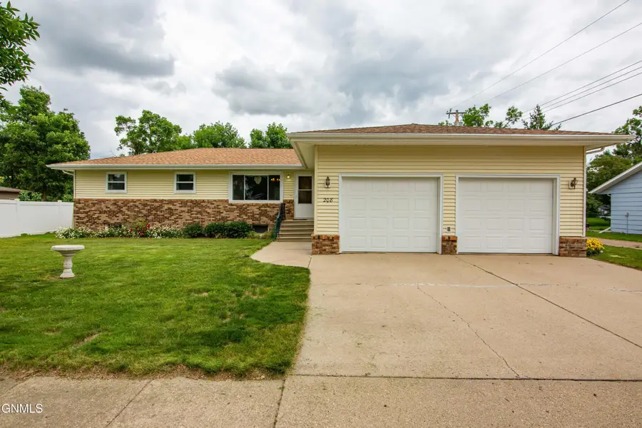 208 4th Street Nw, Hazen, ND 58545 - #2