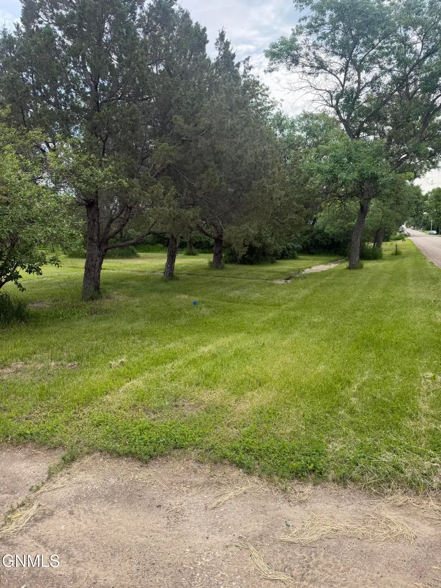 508 1st Avenue Nw, Crosby, ND 58730 - #3