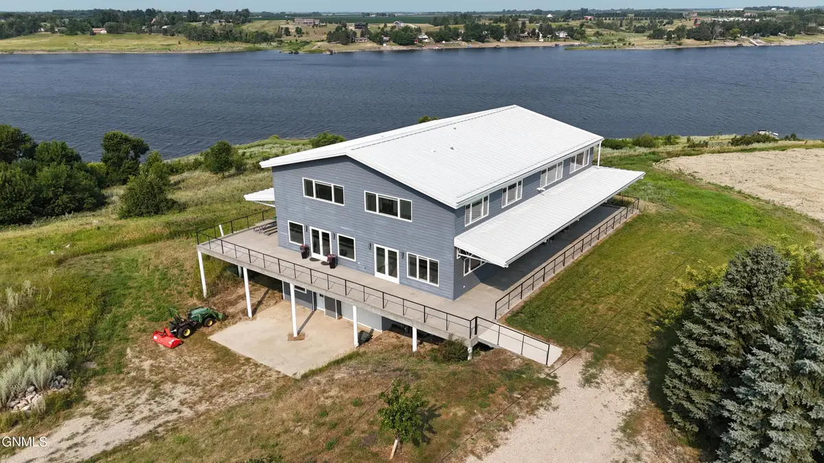 8353 31 1/2 Street Se, Jamestown, ND 58401 - #1