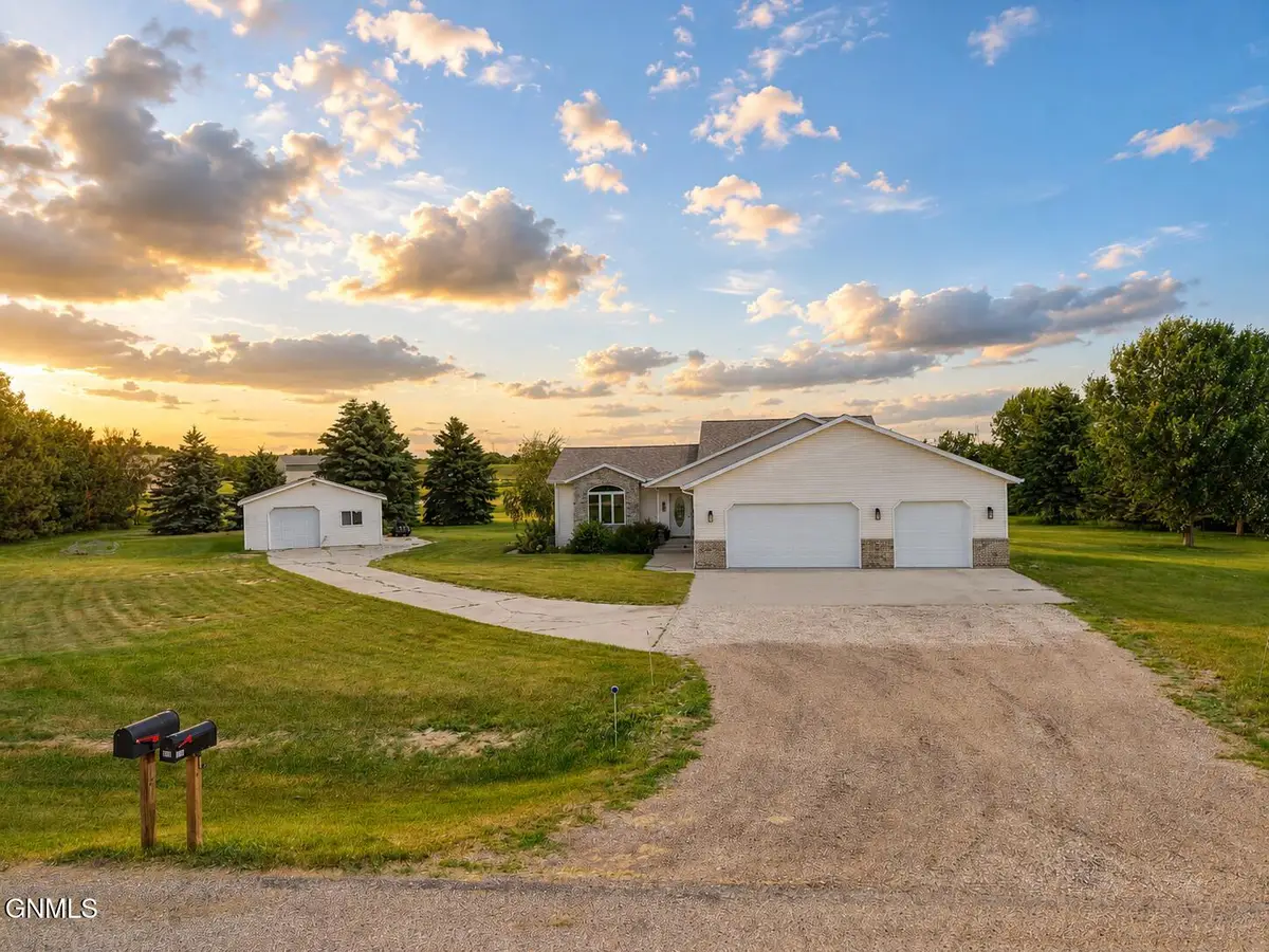 520 Crestland Place, Bismarck, ND 58503 - #1