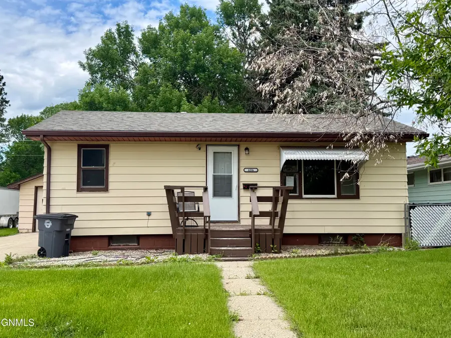406 Roosevelt Avenue Ne, Bowbells, ND 58721 - #2