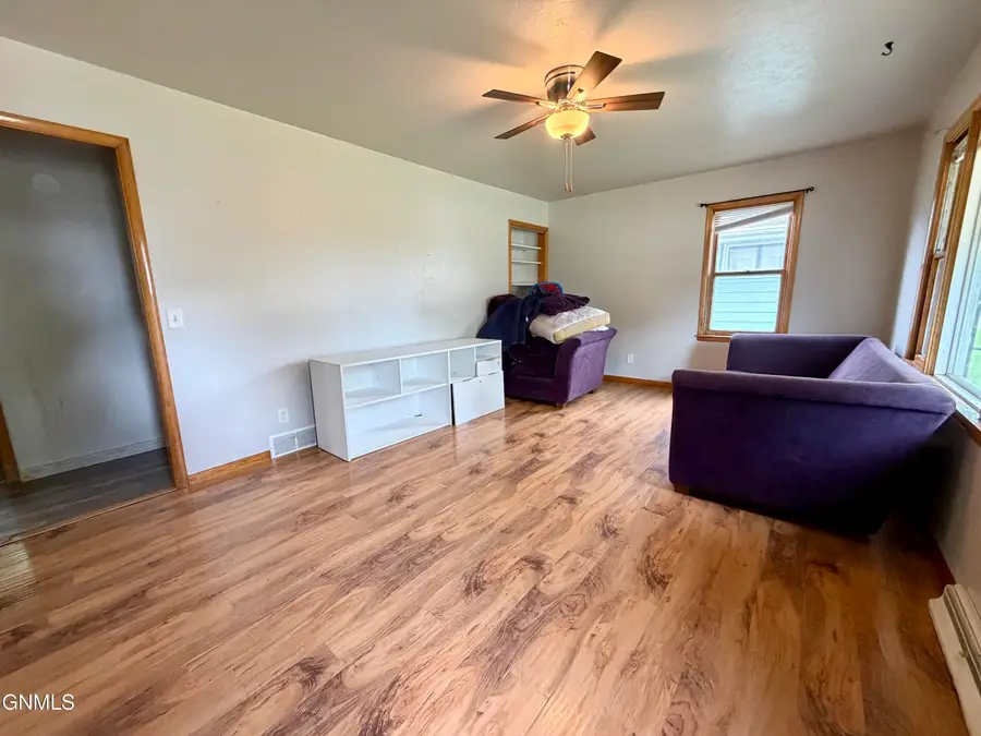 406 Roosevelt Avenue Ne, Bowbells, ND 58721 - #3