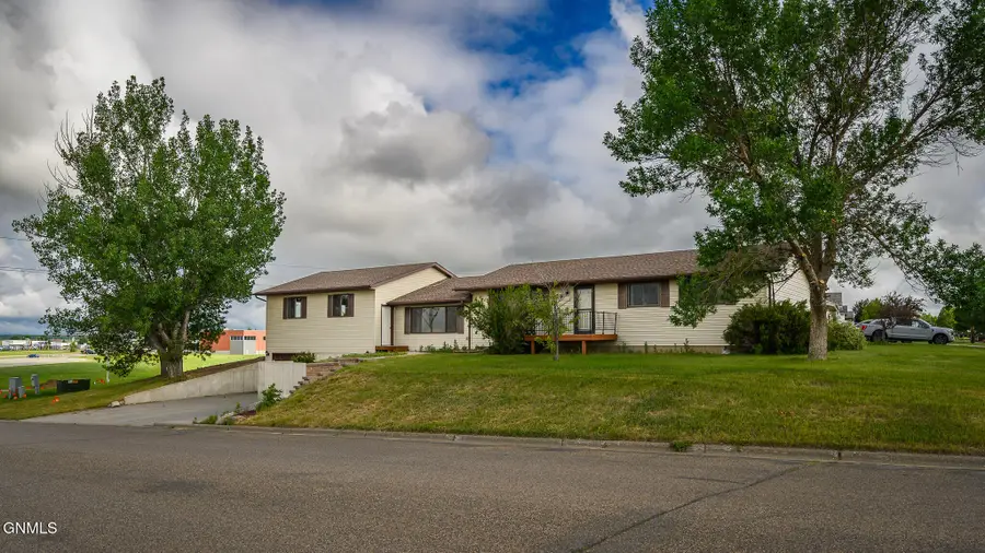 418 16th Street Ne, Beulah, ND 58523 - #3