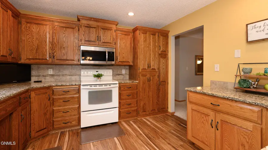 712 16th Avenue Nw, Mandan, ND 58554 - #3