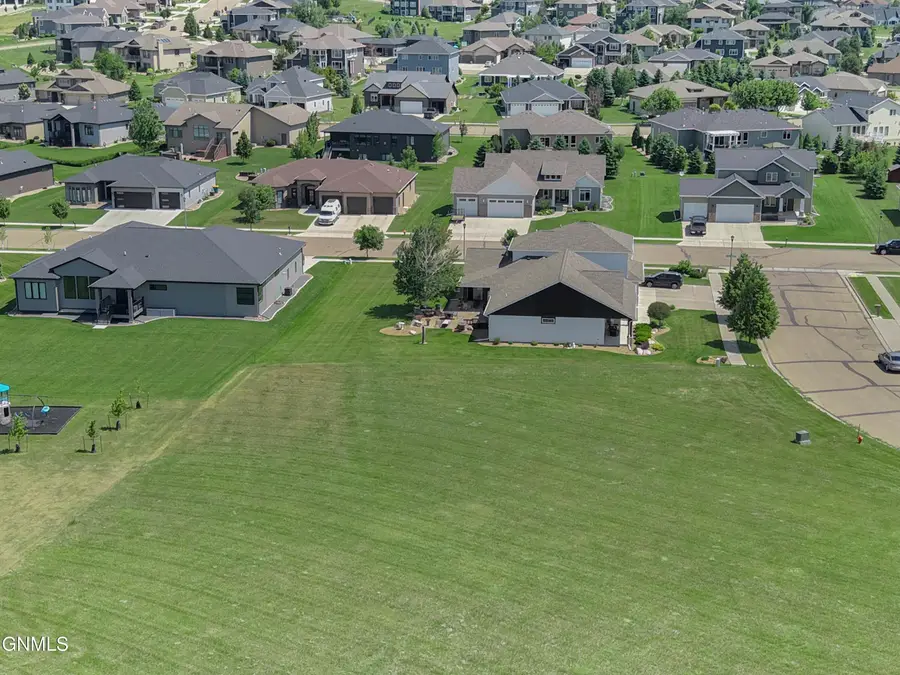 3416 Promontory Drive, Bismarck, ND 58503 - #3