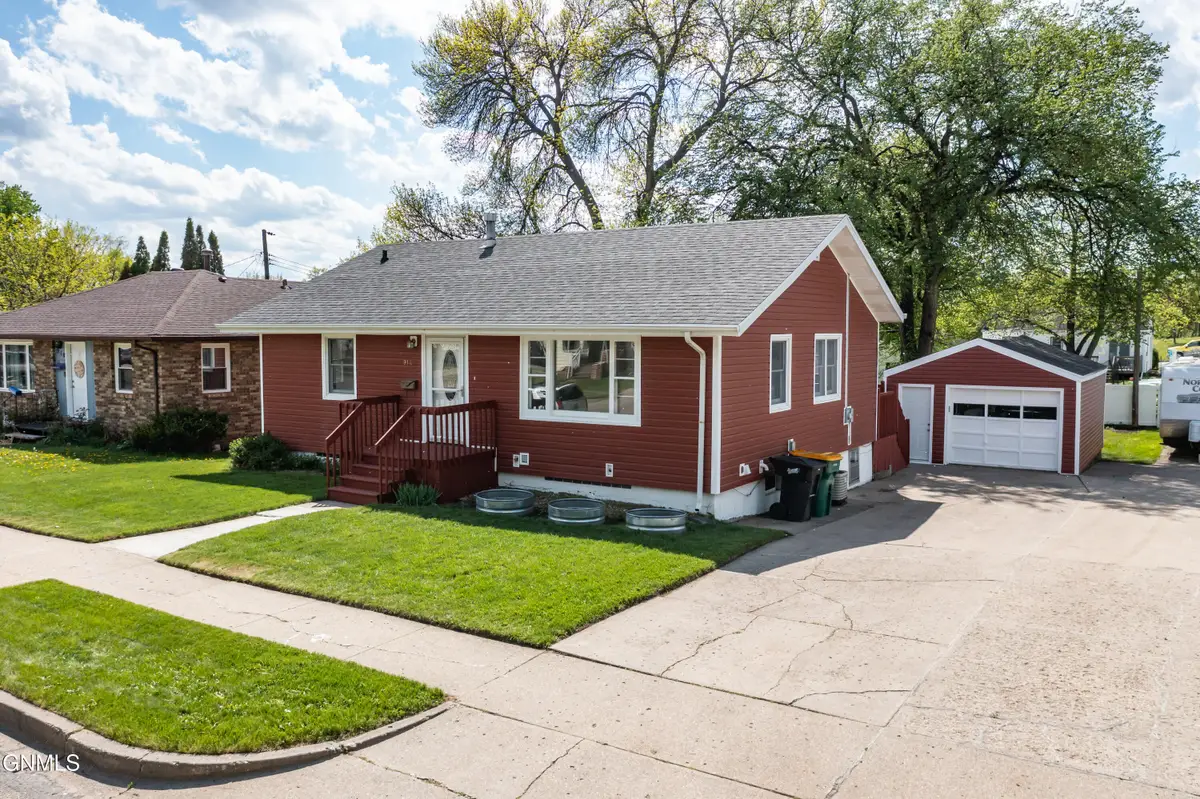 914 Curtis Street, Bismarck, ND 58501 - #1