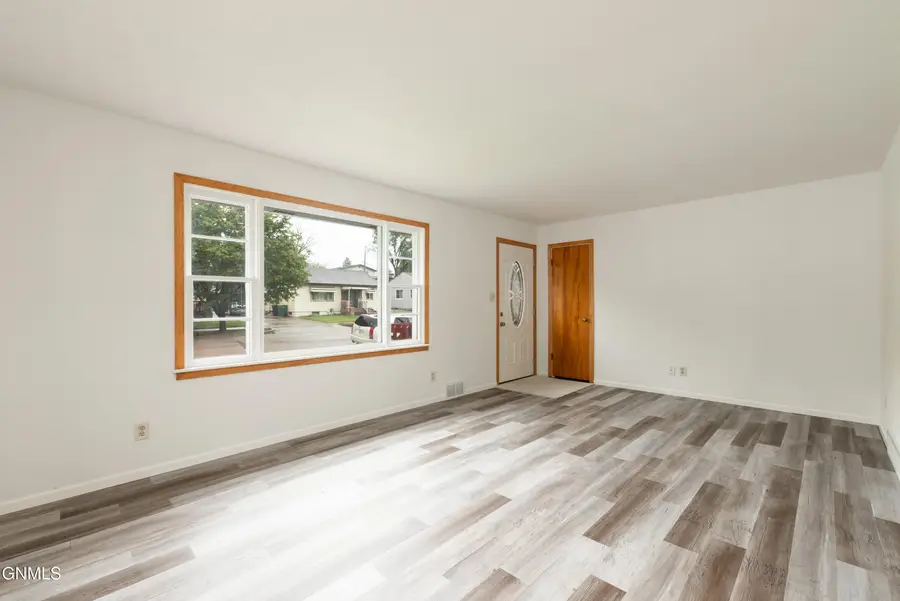 914 Curtis Street, Bismarck, ND 58501 - #3