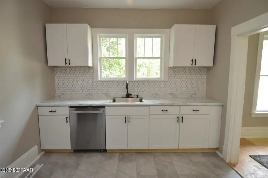 611 Walsh Street, Crookston, MN 56716 - #3