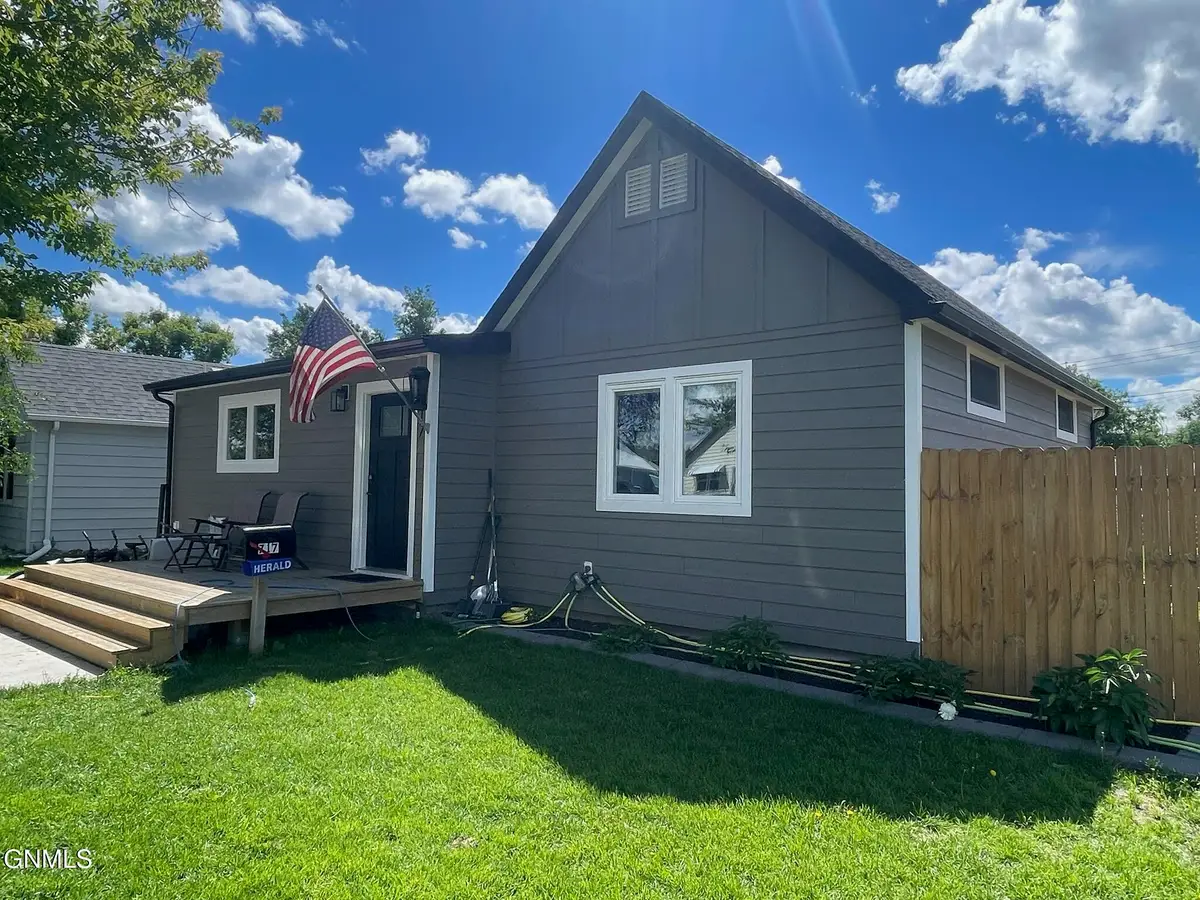 717 & 721 4th Avenue W, Williston, ND 58801 - #1