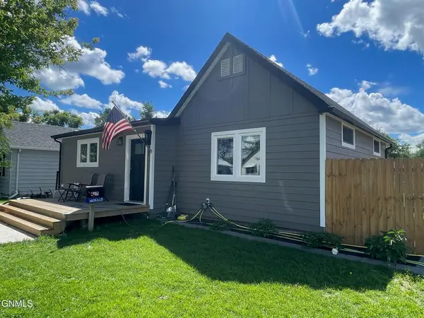 717 & 721 4th Avenue W, Williston, ND 58801