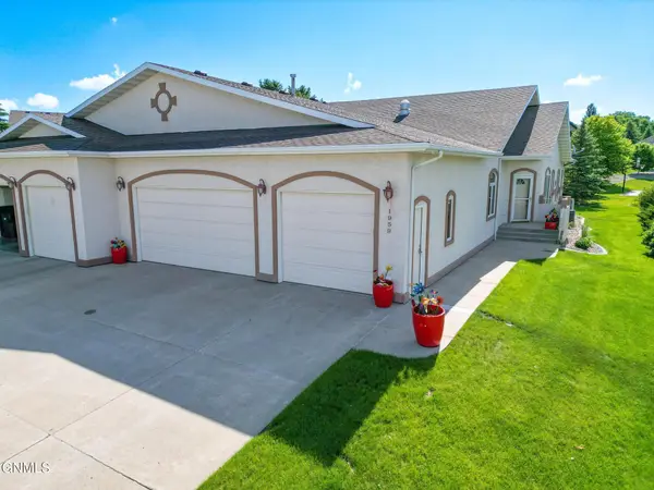 1959 Mesquite Loop, Bismarck, ND 58503