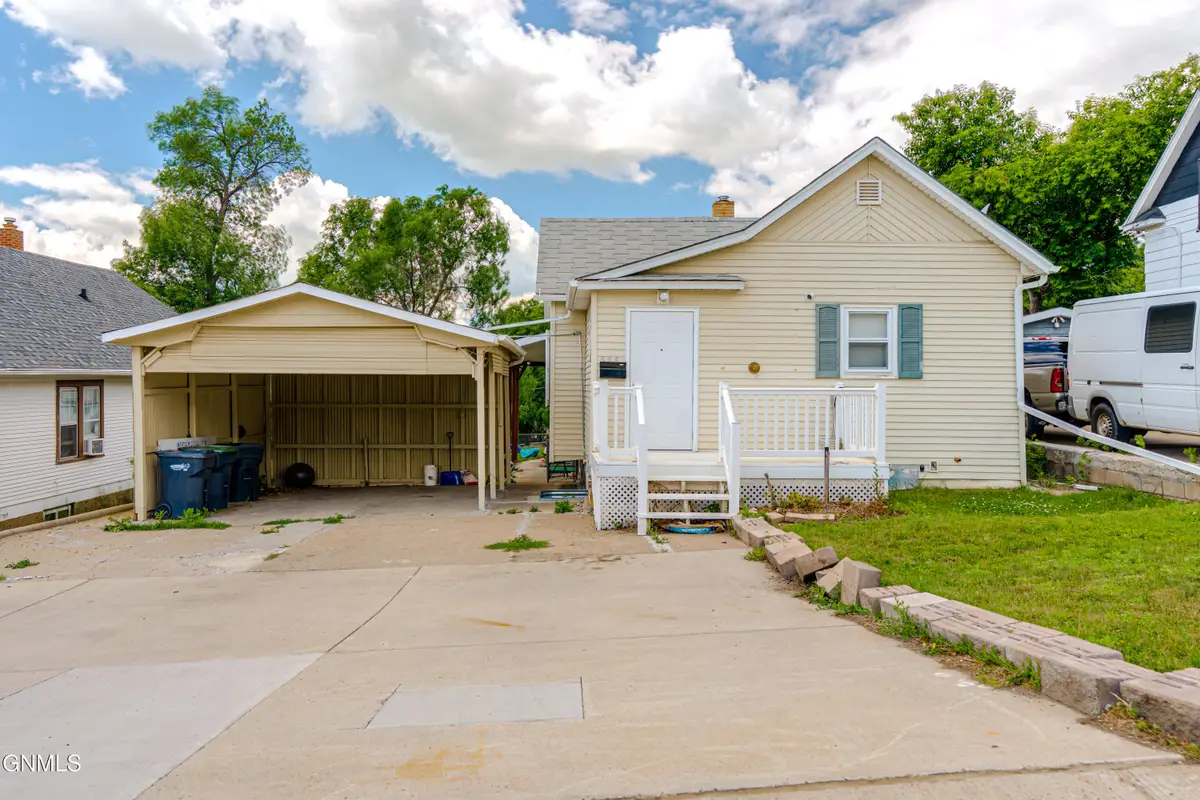 505 Collins Avenue, Mandan, ND 58554 - #1