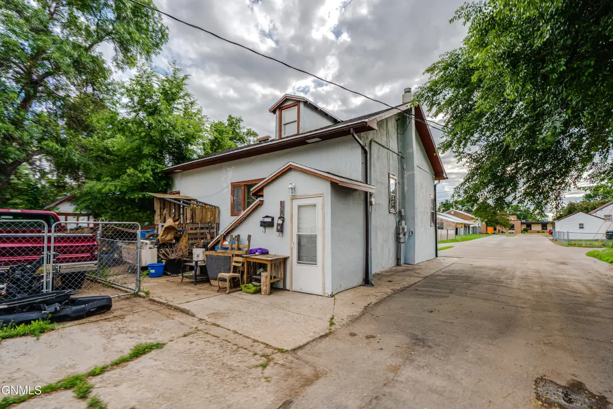 407 1/2 7th Avenue Sw, Mandan, ND 58554 - #1