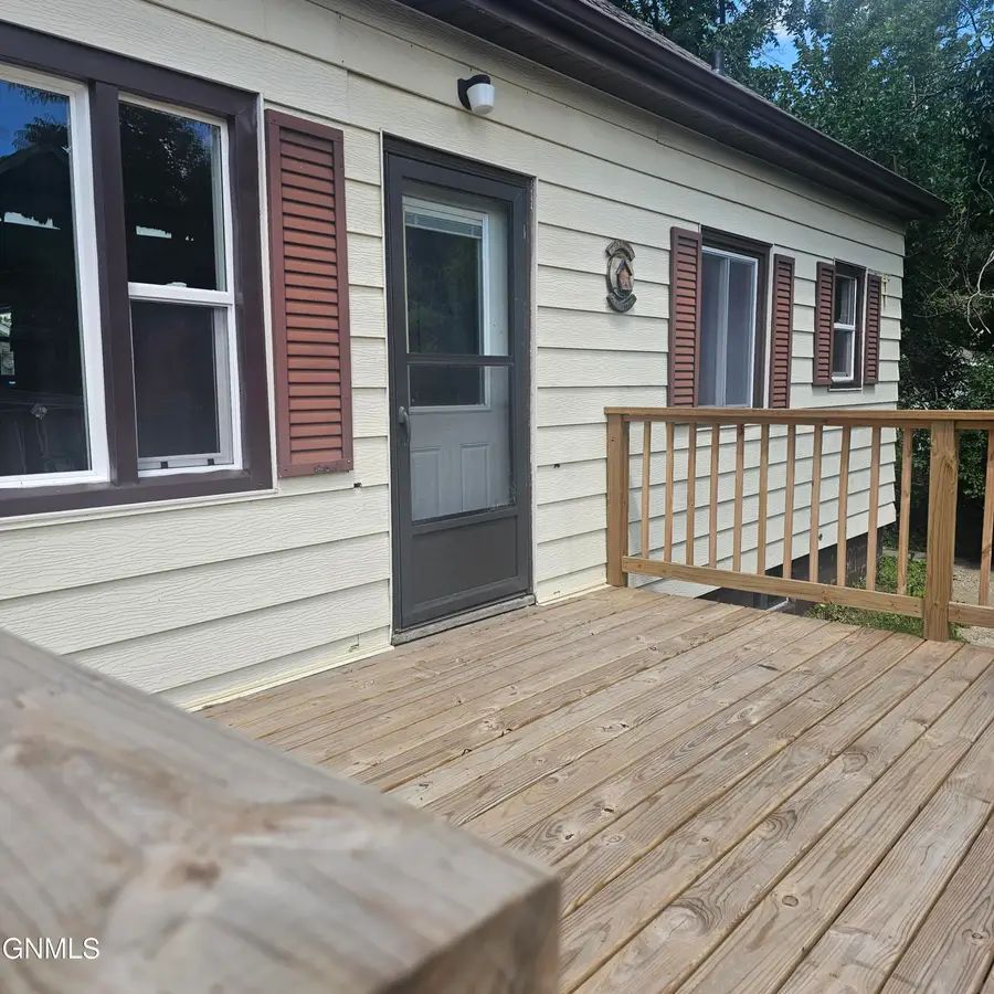 308 6th Street Sw, Jamestown, ND 58401 - #2