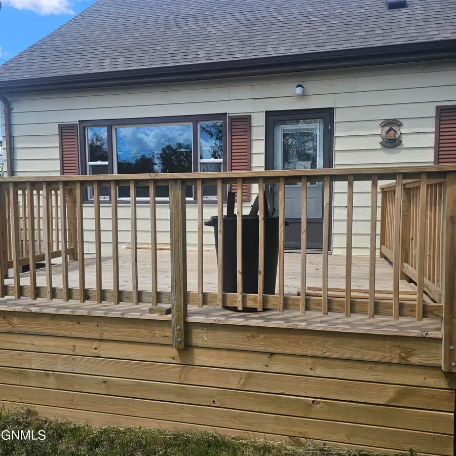308 6th Street Sw, Jamestown, ND 58401 - #3