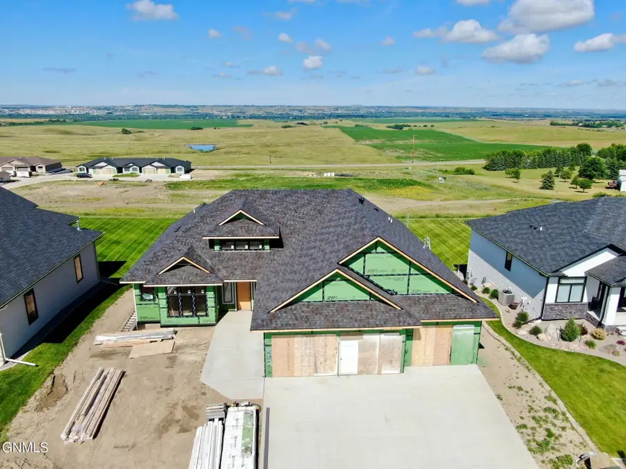 6212 Crested Butte Road, Bismarck, ND 58503 - #2