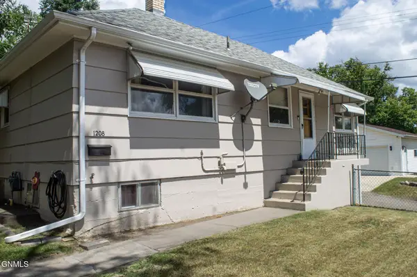 1208 Avenue B E, Bismarck, ND 58501