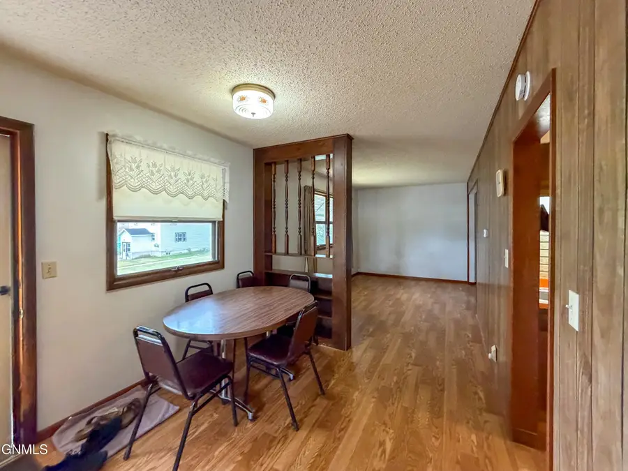 1208 Avenue B E, Bismarck, ND 58501 - #3