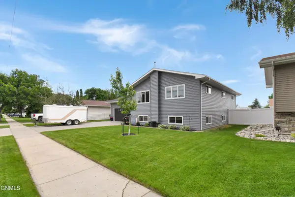 1518 6th Avenue W, Williston, ND 58801
