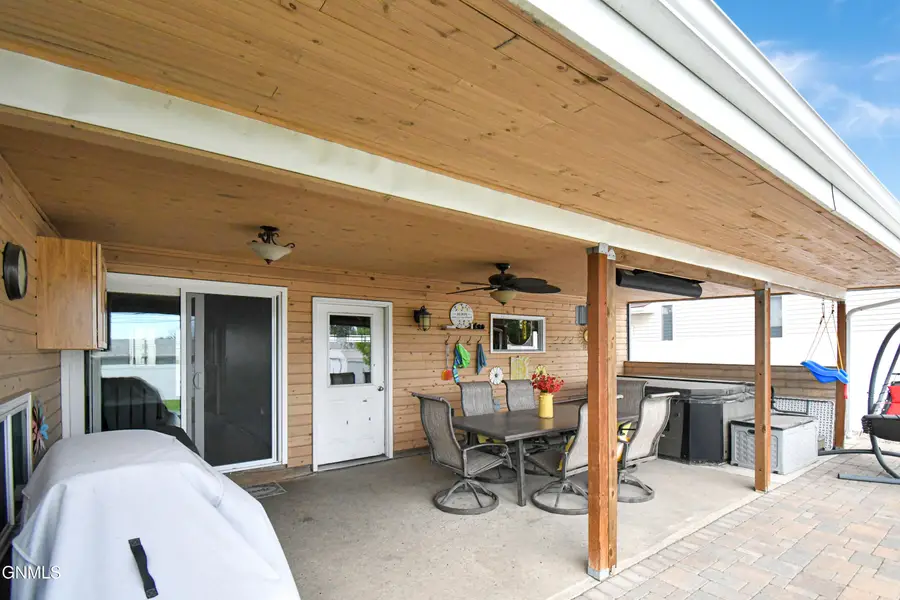 1518 6th Avenue W, Williston, ND 58801 - #3