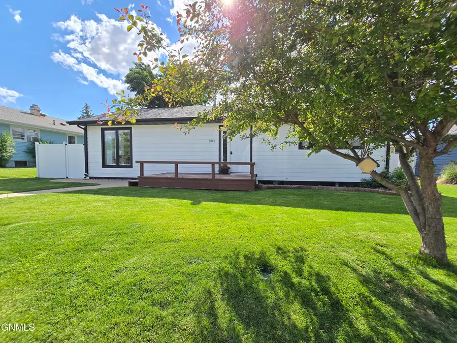 505 5th Street Ne, Watford City, ND 58854 - #2