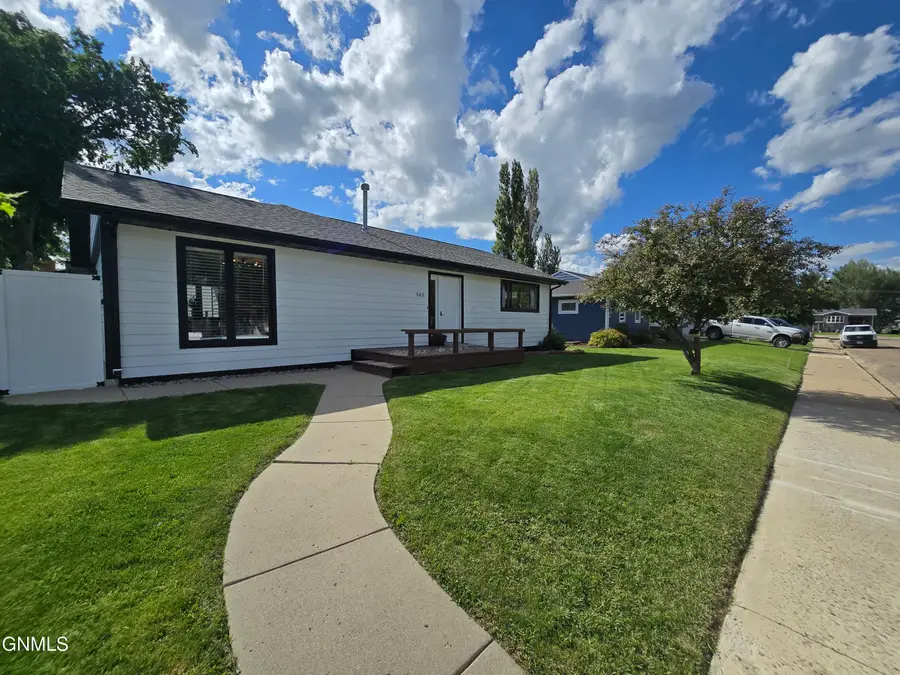 505 5th Street Ne, Watford City, ND 58854 - #3