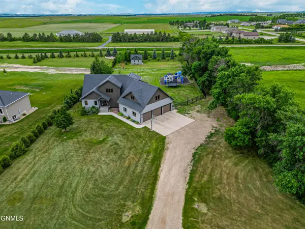 8317 Harvest Hills Drive, Bismarck, ND 58503