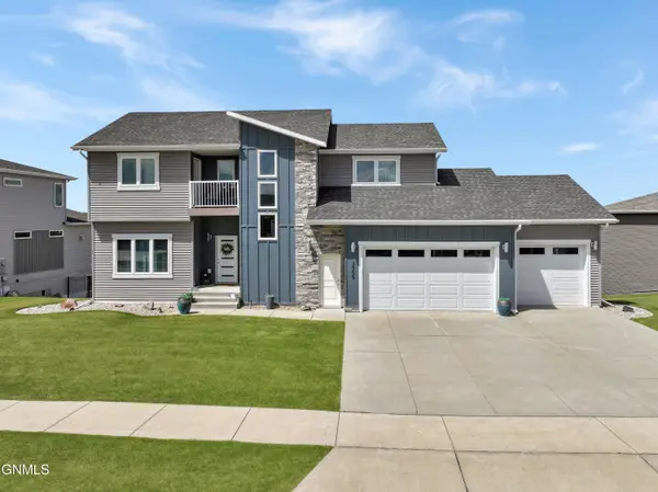 3906 Lone Peak Drive, Bismarck, ND 58503