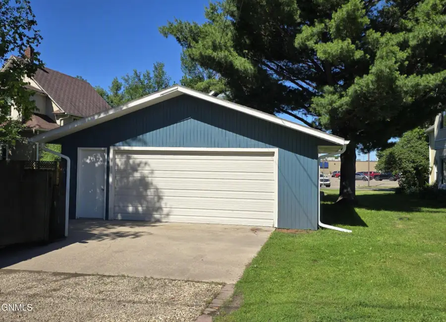 312 4th Avenue Ne, Jamestown, ND 58401 - #2