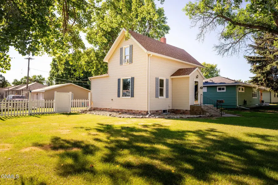 1214 4th Avenue Ne, Jamestown, ND 58401 - #2