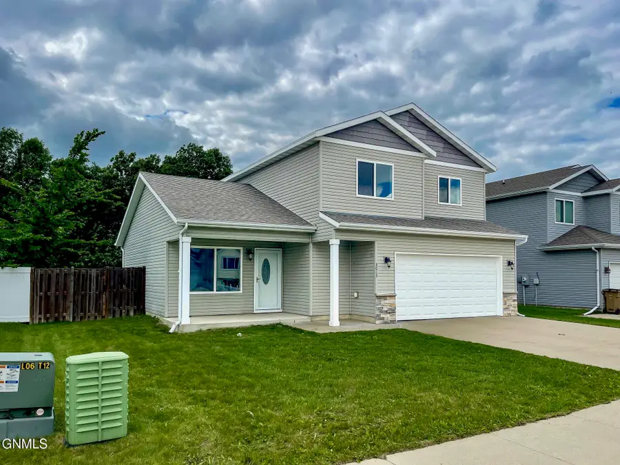 3013 12th Street Nw, Minot, ND 58703 - #2