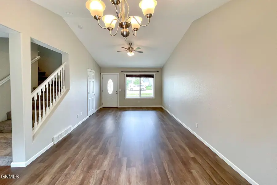 3013 12th Street Nw, Minot, ND 58703 - #3
