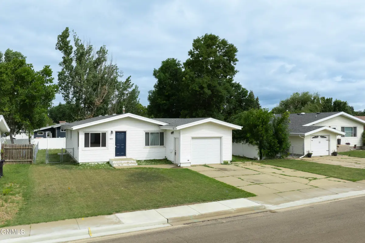 843 Dell Avenue, Dickinson, ND 58601 - #1