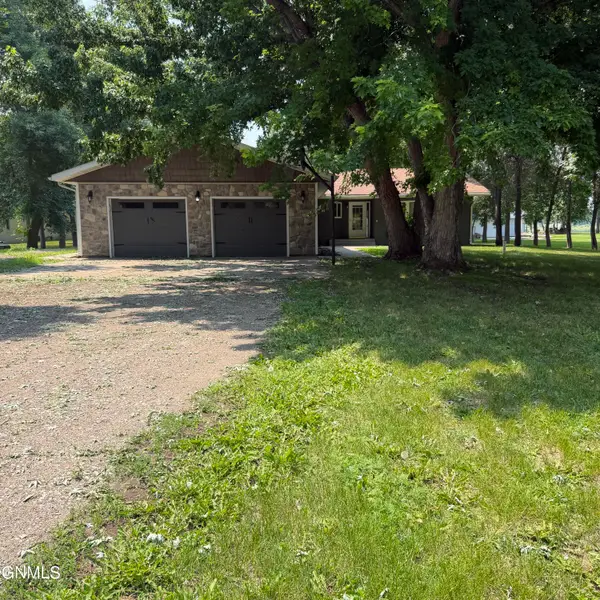 8700 Island Road, Bismarck, ND 58503